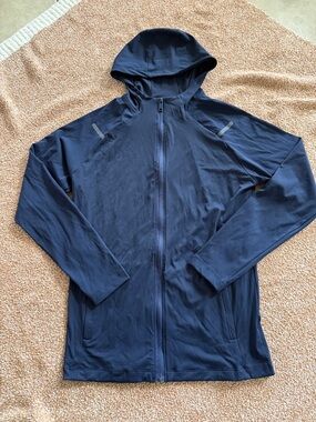 FIOBOC Lightweight Hooded Zip Jacket in Navy